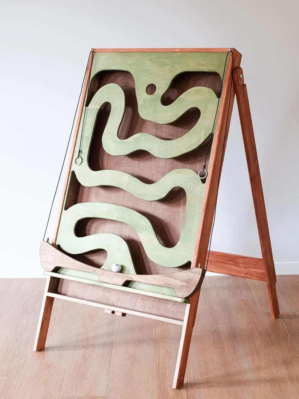 Joc de echilibrare și concentrare